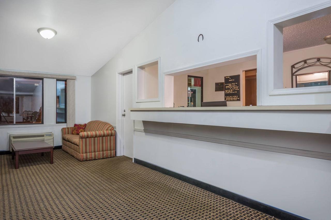 Knights Inn Columbus/Franklinton Екстер'єр фото