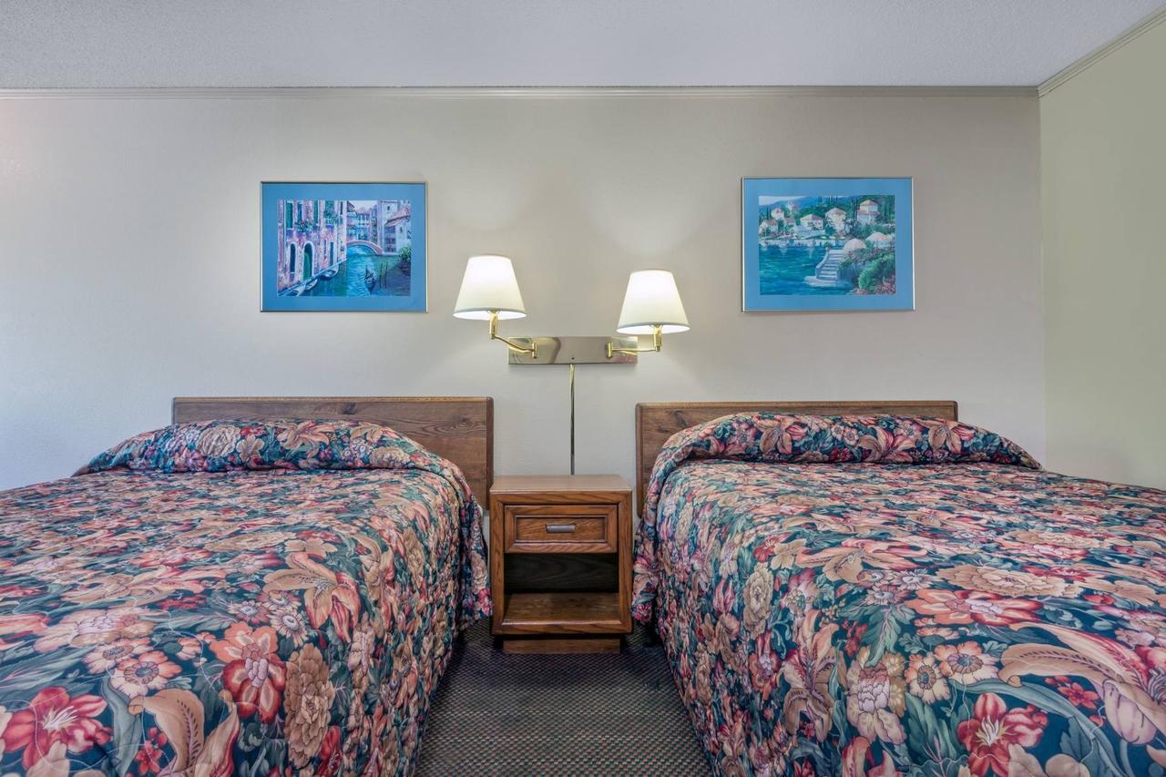 Knights Inn Columbus/Franklinton Екстер'єр фото