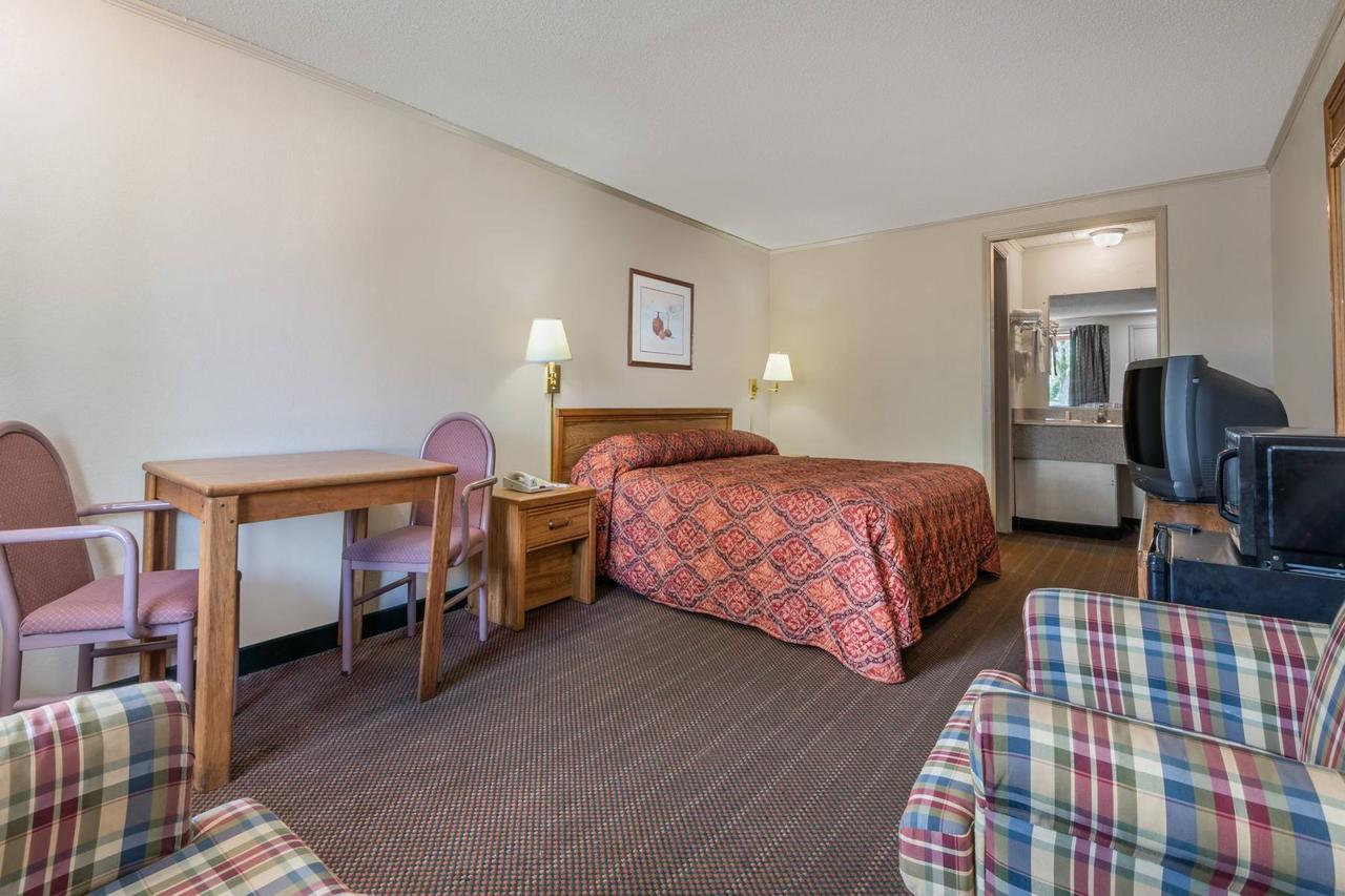 Knights Inn Columbus/Franklinton Екстер'єр фото